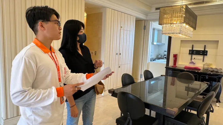 近年受新青安带动和囤房税新制上路，未婚户长人数增加。台湾房屋提供