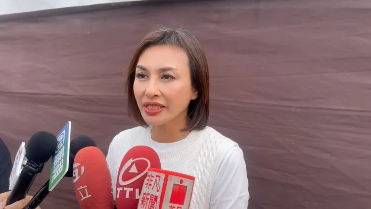 邱议莹说自己是最能团结高雄的最强母鸡。翻摄画面