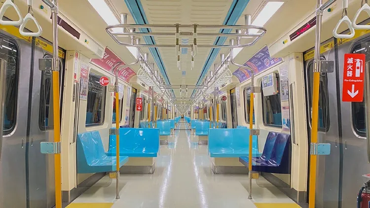 一名國二女生被婦人逼讓座，媽媽心疼發文。示意圖。翻攝台北捷運臉書