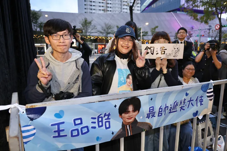 王品澔擔任遞獎大使，鐵粉拉布條應援。攝影中心攝