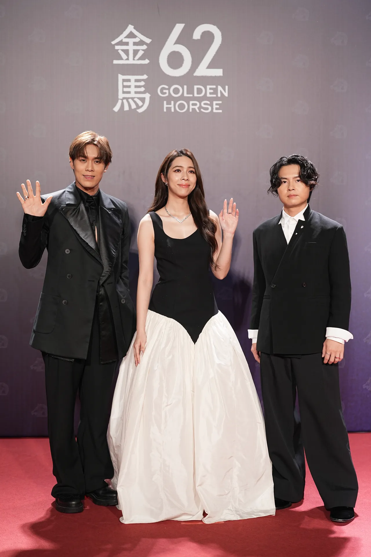 告五人。摄影中心摄