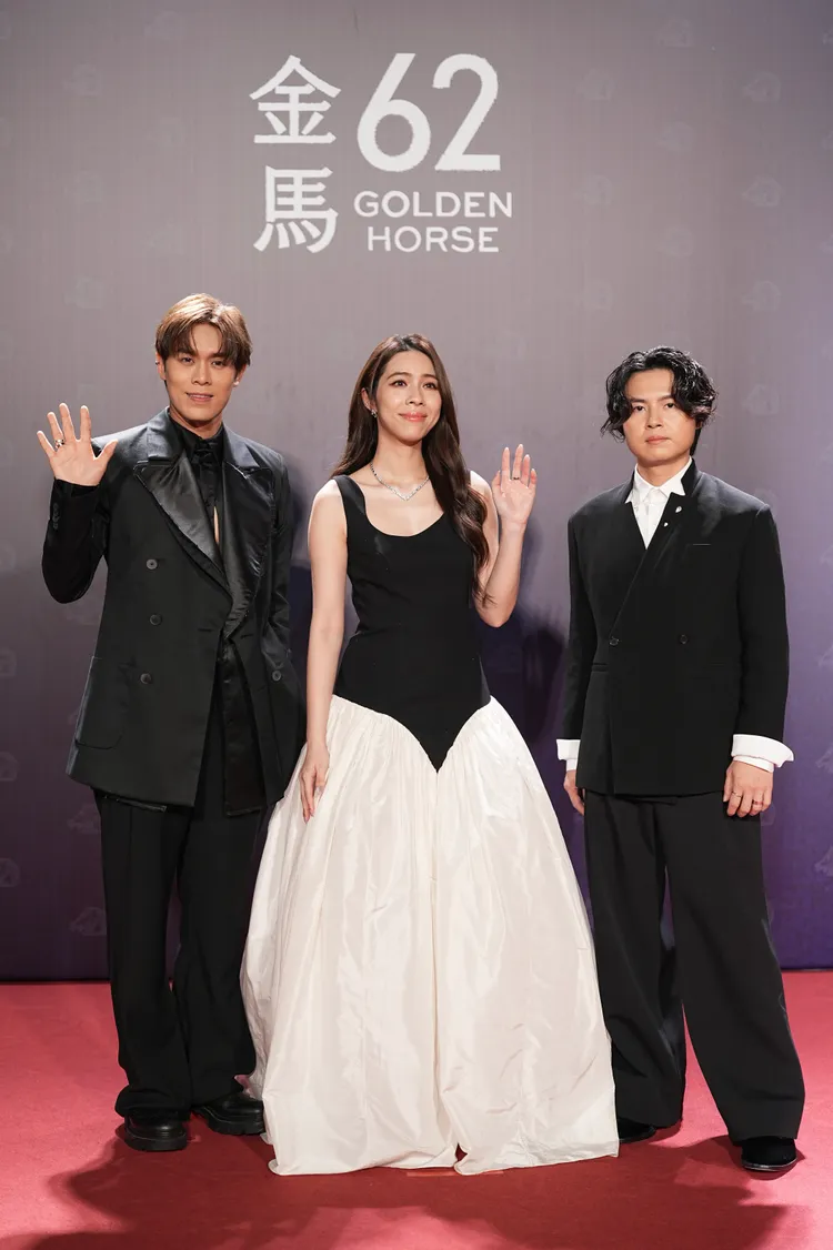 告五人。攝影中心攝