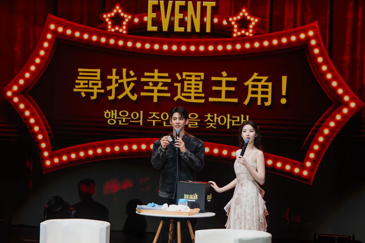 林柏宏（左）满足叶舒华的心愿，一起重现《背著善宰跑》。电通娱乐提供