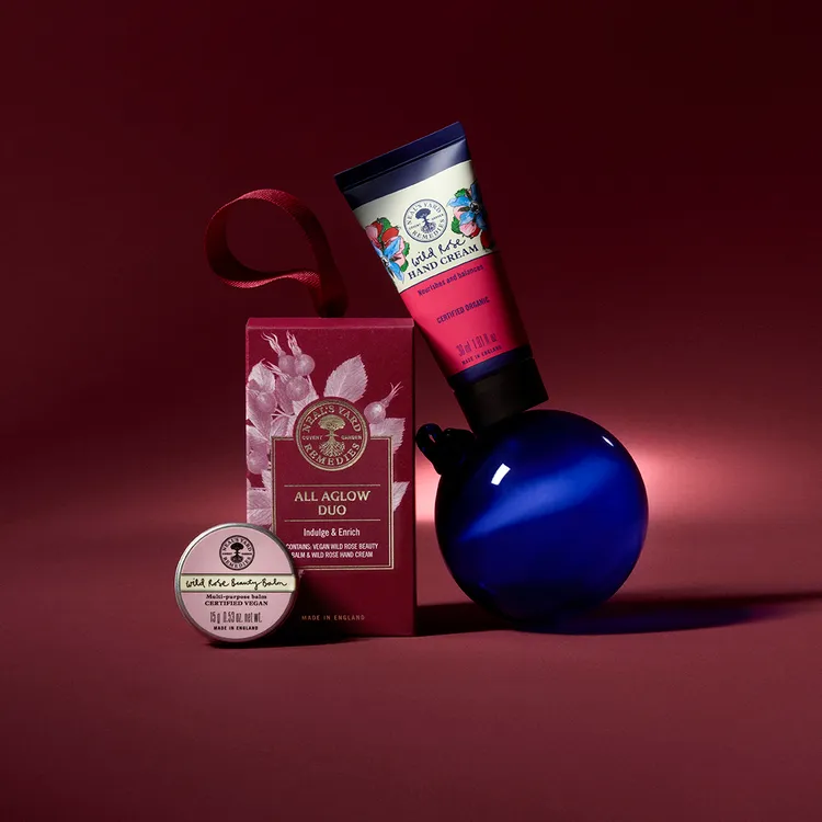 Neal's Yard Remedies野玫瑰煥亮禮盒，980元。品牌提供