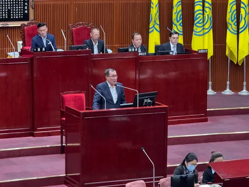 北市议会通过新寿解约案　王义川质疑「北市府图利」挨轰眼红吃醋