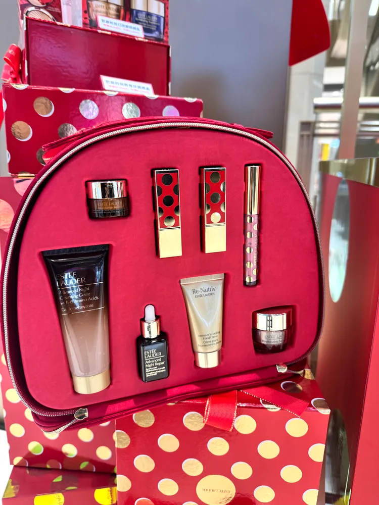 雅詩蘭黛歡慶時刻奇蹟禮盒，3200元。張家玲攝