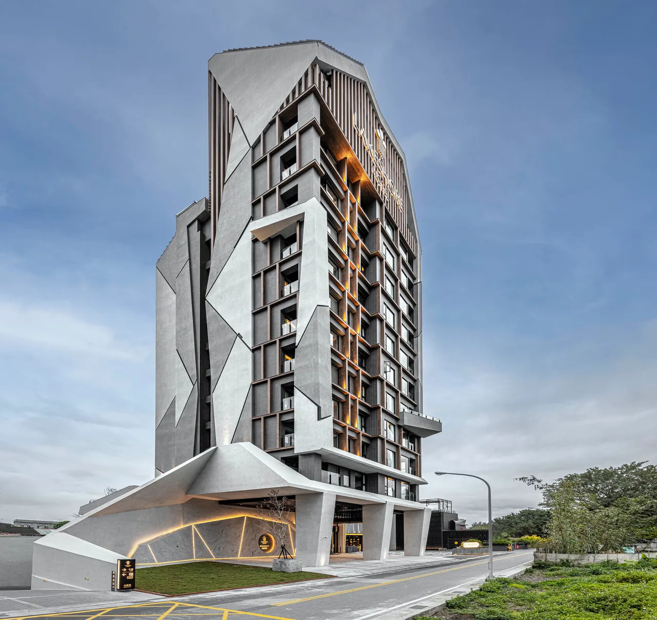 烟波花莲太鲁阁山阔馆以低调奢华的设计与壮丽山景闻名。烟波国际观光集团提供