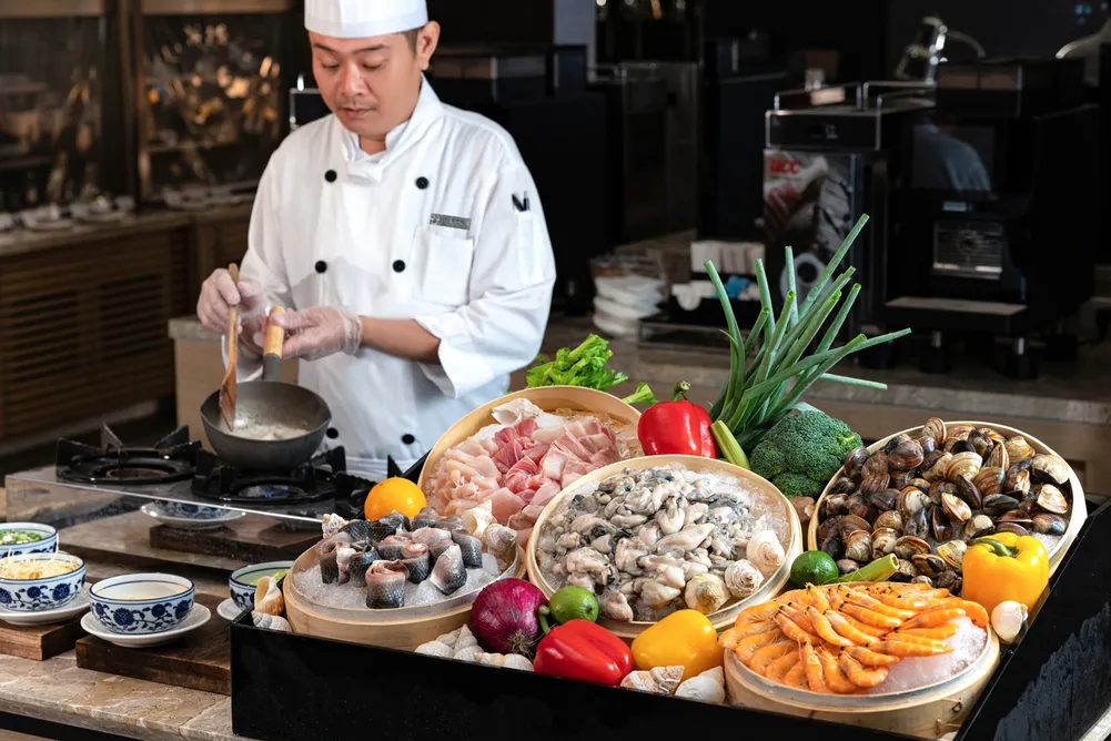 烟波台南馆「食东西自助餐厅」「自助晚餐券」6张1组，83折优惠价每组5214元。烟波国际观光集团提供