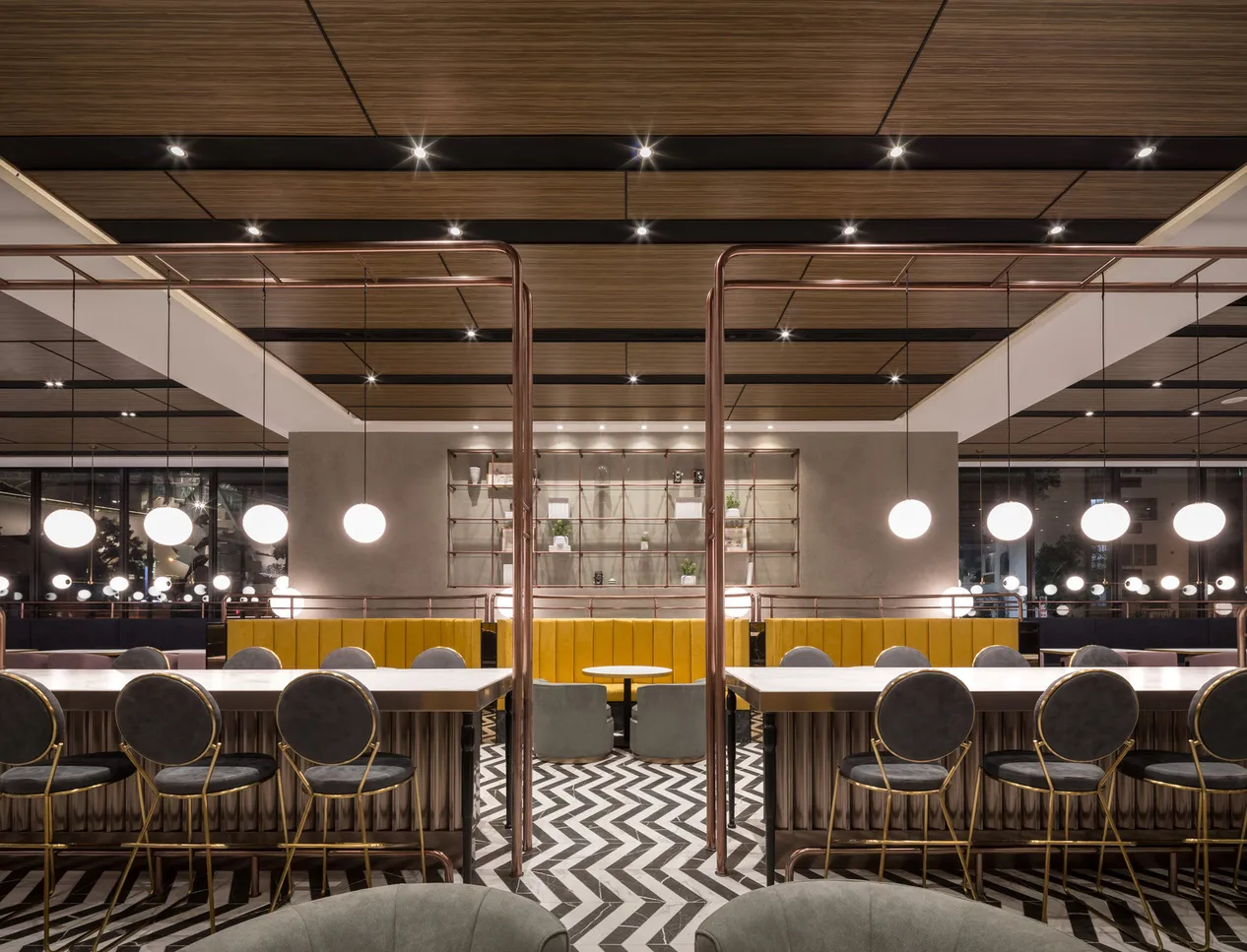 烟波台南馆「食东西自助餐厅」及「隐粮无国界料理」则推出平、假日慢飨身心舒活券6张1组，76折优惠价3894元。烟波国际观光集团提供