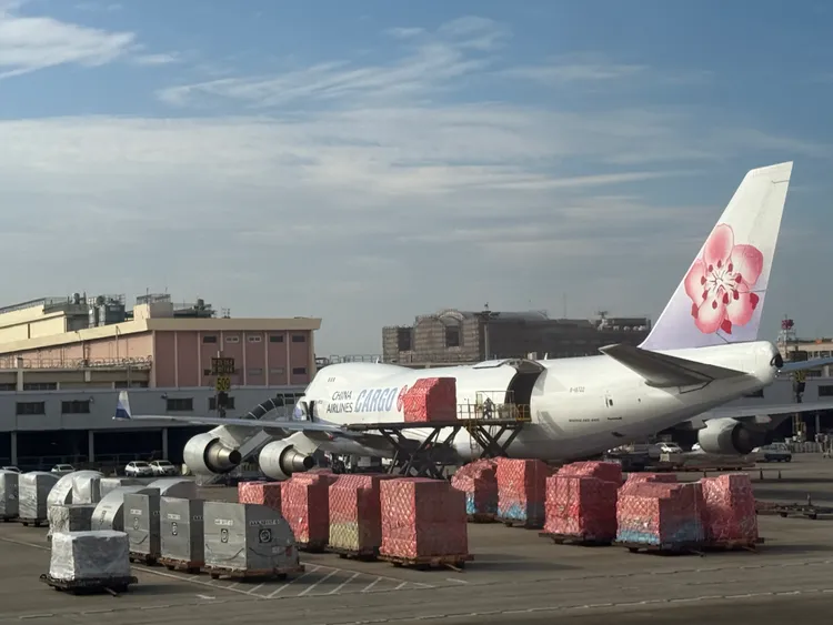 華航團課開放線上選位。攝影中心