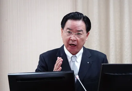 吴钊燮、林佳龙爆不合内斗！外交部：特定人士不实放话