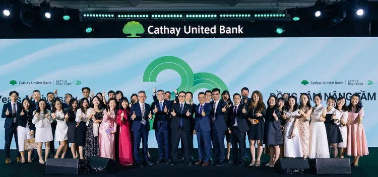 國泰世華銀行胡志明市分行同仁齊聚一堂，共同慶祝營運20週年。團隊展現高度專業與凝聚力，支撐分行在獲利、營收與服務品質上的持續成長，成為越南市場上最具競爭力的外資銀行之一。國泰世華銀行提供