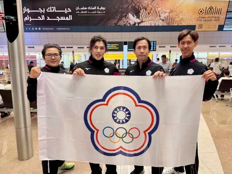 曾鏡諭（左起，協會領隊）、吳奇軒、邱大庭（選手）、許昊珉（選手）遠征「阿布達比WAKO踢拳道世界錦標賽」。通達量能文体提供