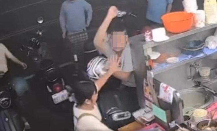 停車起爭執！屏東男子毆打鴨肉店女店員　警方出手了