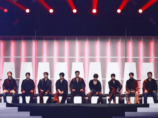 SJ大巨蛋Day2超暖繁体字逆应援！东海感动哭了唱不下去