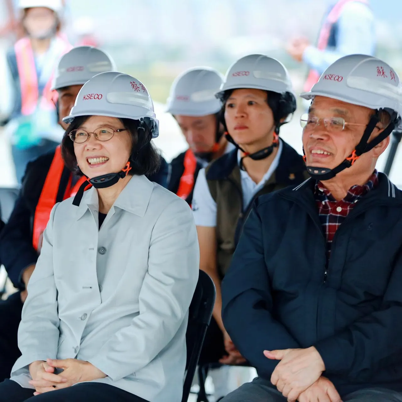 蔡英文、苏贞昌同框！被赞「当总统台风少」　神回1句全场笑了