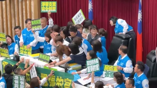 高雄市议会审明年度爆冲突！总预算案交付停摆　蓝绿党团互批