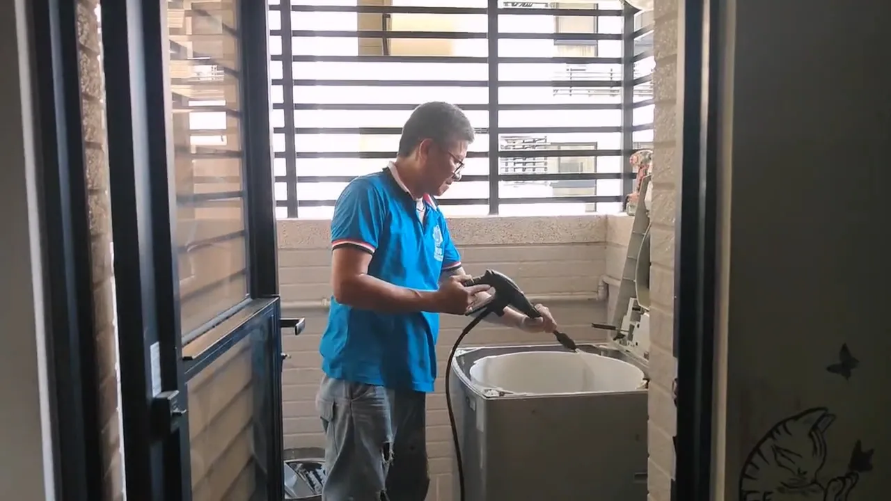 陳龍綺目前以洗洗衣機維生。陳龍綺提供