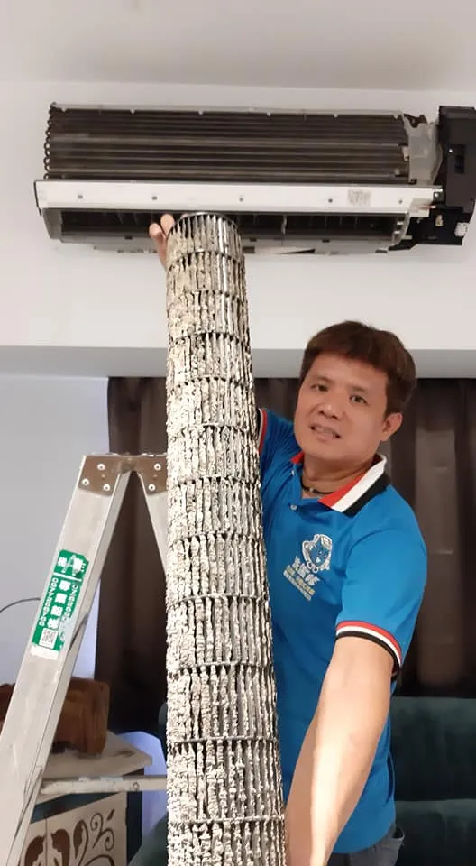 陳龍綺為了洗冷氣，還考了冷凍空調丙級證照。陳龍綺提供