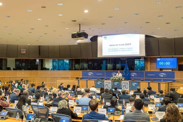 蕭美琴出席歐洲議會舉行的布魯塞爾年會發表演講。翻攝蕭美琴臉書