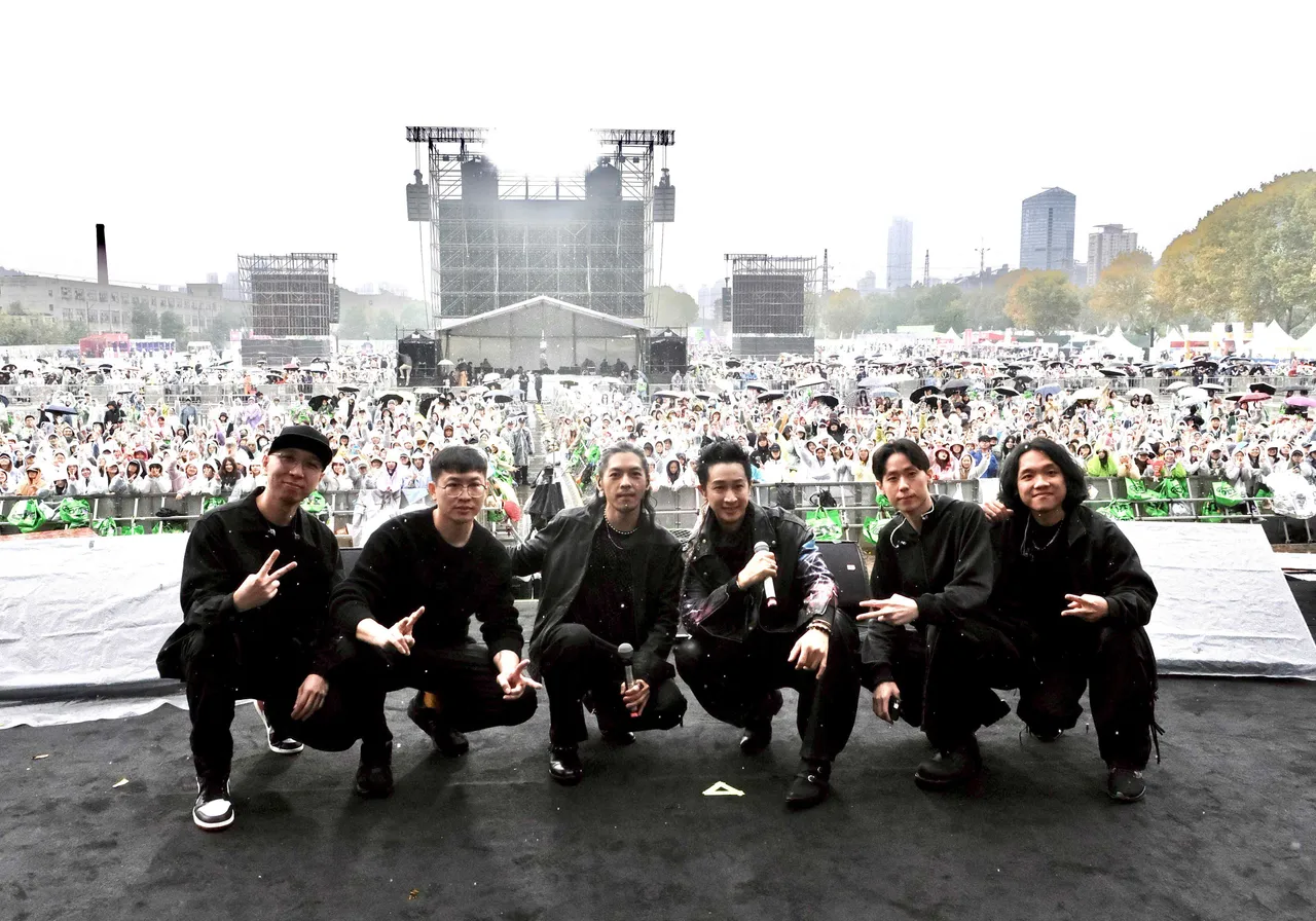 浪花兄弟舞台大合照。杰威尔提供