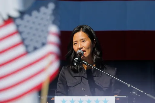 美媒：波士頓台裔市長吳弭壓倒性連任成功