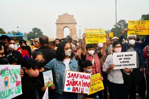 PM2.5最大值60倍！印度新德里空污嚴重　民眾抗議：我想念呼吸