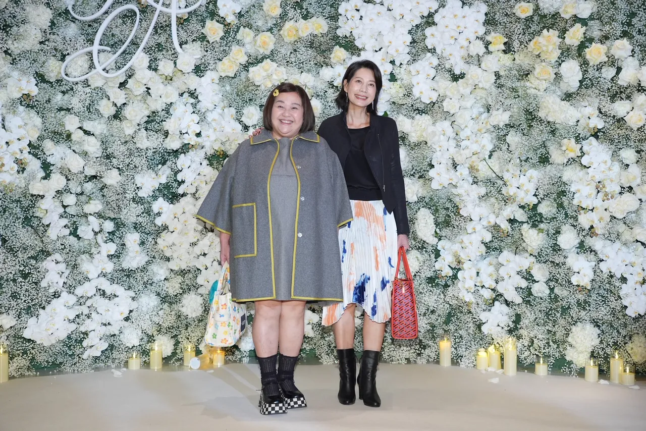 许玮宁和邱泽婚礼众星，钟欣凌（右）和丁宁。彭欣伟摄影