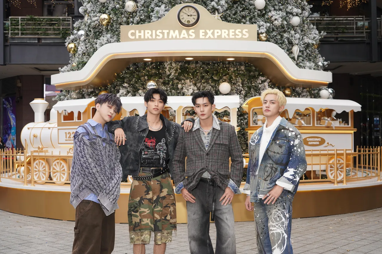 男团「UNUS」参与耶诞列车点灯仪式。新光三越提供