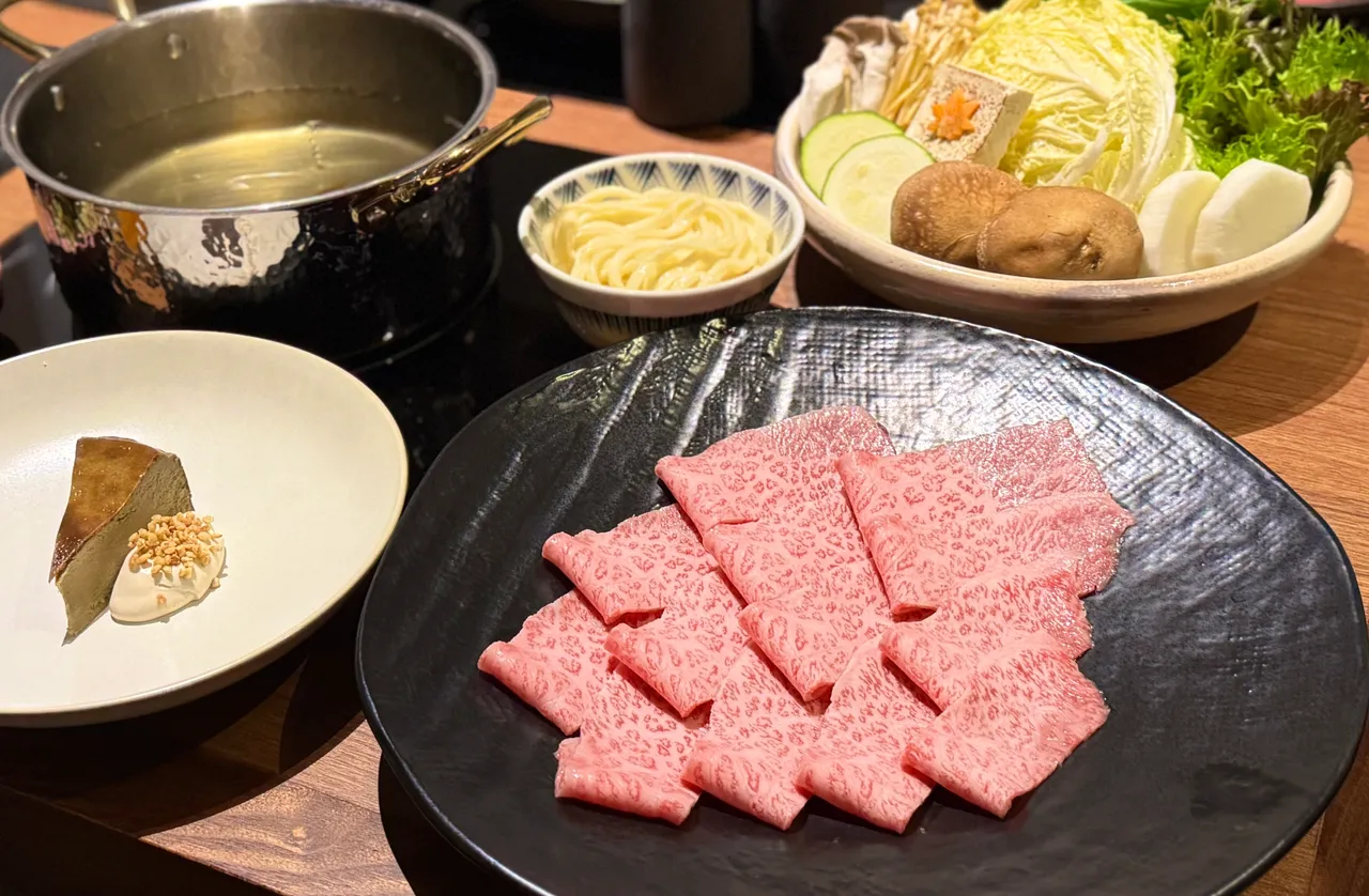 WAGYU CLUB 平日商业午餐「日本和牛涮涮锅套餐」1080元，图中使用F1日本和牛前胸肉。业者提供