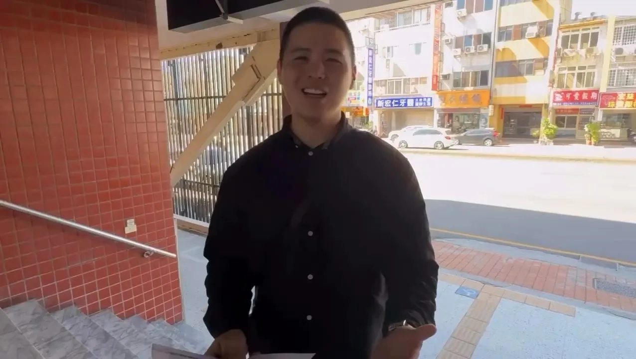 陈柏源说，台湾警察不抓我，大陆网友可能要崩溃了。翻摄脸书「陈柏源-闽南狼pyc」