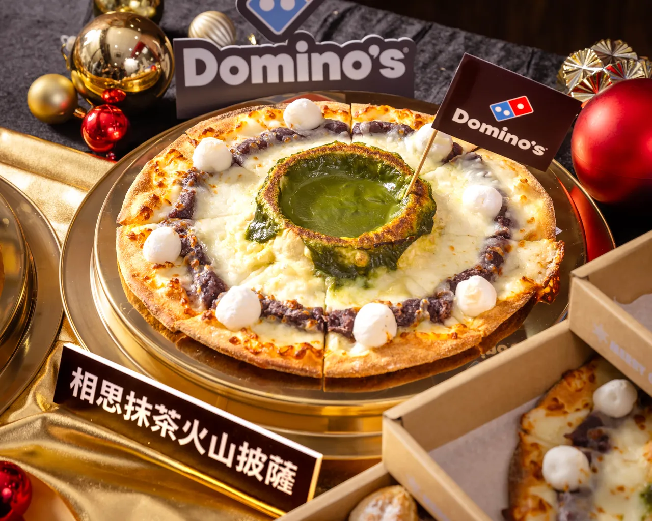「相思抹茶火山披薩」有滿滿紅豆以及麻糬配料。達美樂提供