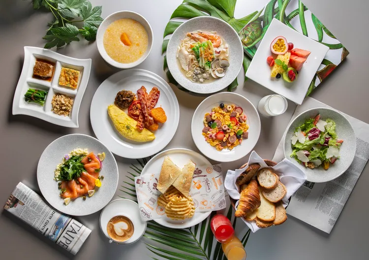 台北萬豪「萬元奢享假期」一泊二食住房專案，含兩客Garden Kitchen豐盛自助式早餐。業者提供