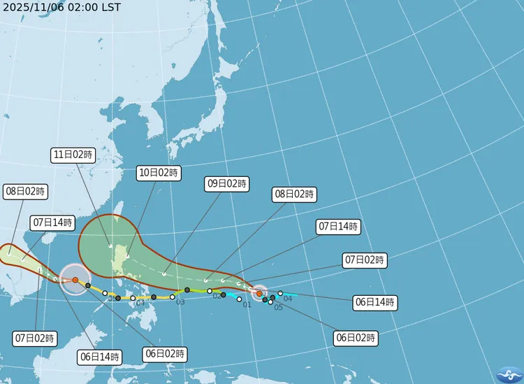 第25号台风「海鸥」与第26号台风「凤凰」同时活跃西太平洋。中央气象署