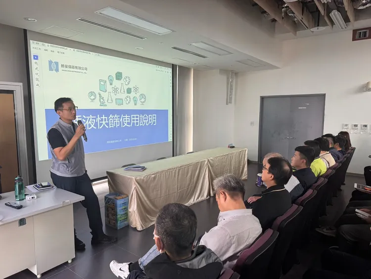 北市警召開「唾液毒品快篩試劑執法教育訓練」，讓第一線執法同仁能迅速上手快篩試劑。翻攝畫面