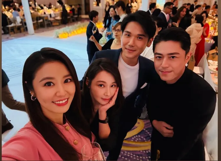 林心如（左）和老公霍建華合體，開心與陳怡蓉、薛博仁夫婦合影。翻攝自陳怡蓉IG