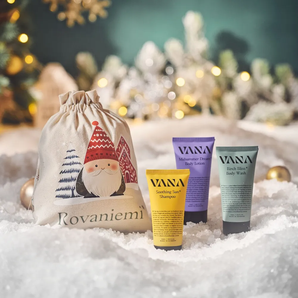 VANA聖誕禮袋洗沐旅行組（洗髮露50ml+沐浴露50ml+身體乳50ml），490元。品牌提供