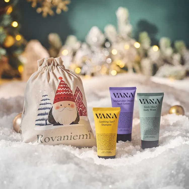 VANA聖誕禮袋洗沐旅行組（洗髮露50ml+沐浴露50ml+身體乳50ml），490元。品牌提供