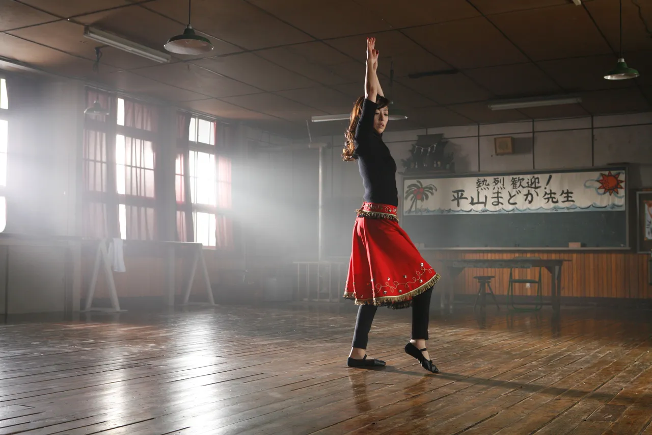 松雪泰子饰演东京知名舞团的明星舞者。华映娱乐提供