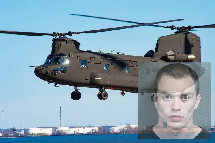 男子购买了直升机 CH-47 专用无线电准备寄出，又传送军事机密照给据称是俄罗斯情报官员的人。福斯新闻. 波音公司