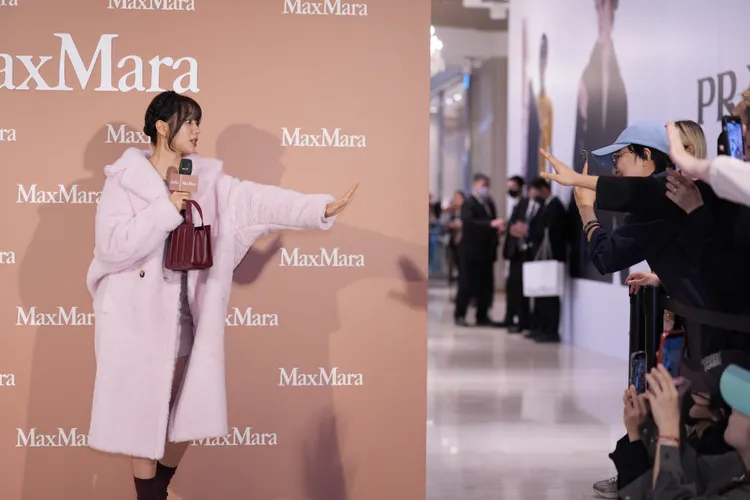 惠利現場飯撒，相當寵粉。彭欣偉攝