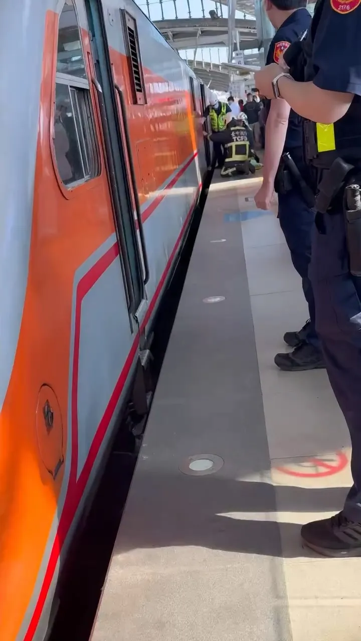 台中火车站发生人员被自强号撞击的事故。翻摄Threads/rrrrong_1999