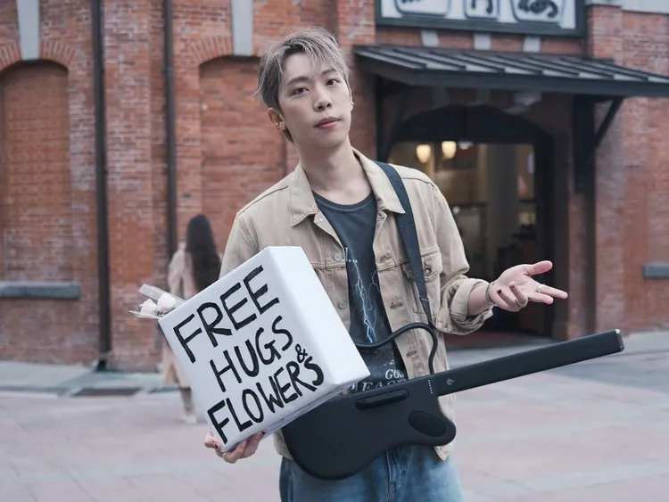 李晋玮推出新单曲《牡丹花》。小山泉音乐提供