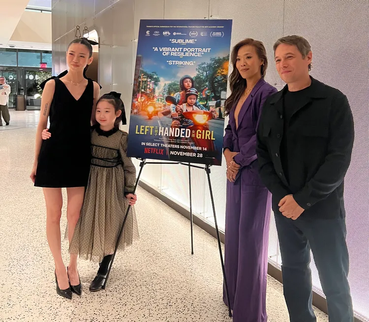《左撇子女孩》制作人西恩贝克（左起）、导演邹时擎、演员叶子绮、马士媛正在北美宣传。光年映画提供