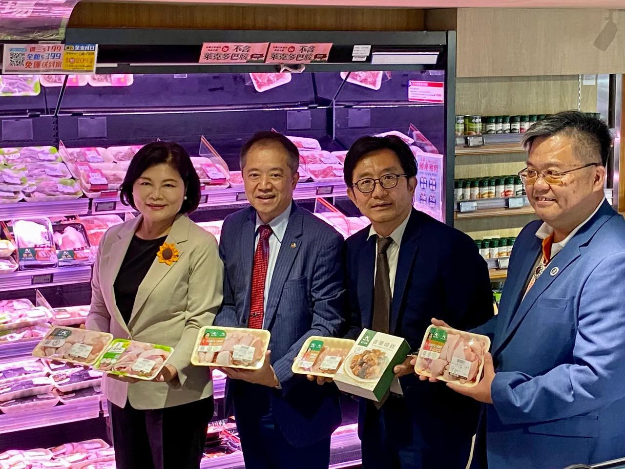 全联今（6日）携手云林县政府举办「立冬土鸡节X云林良品月」推广活动。庄伟祺摄