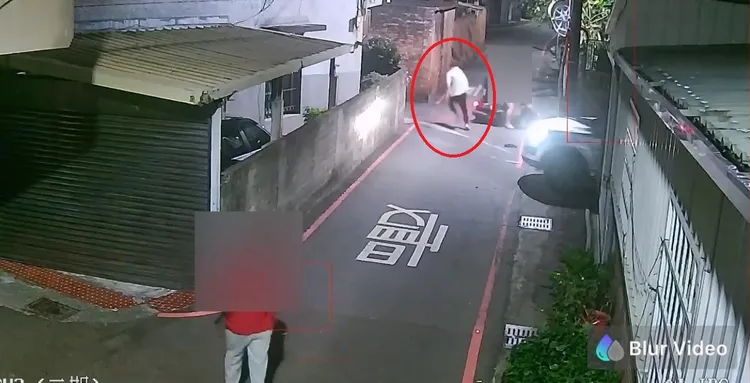 奧迪駕駛棄車逃逸。民眾提供