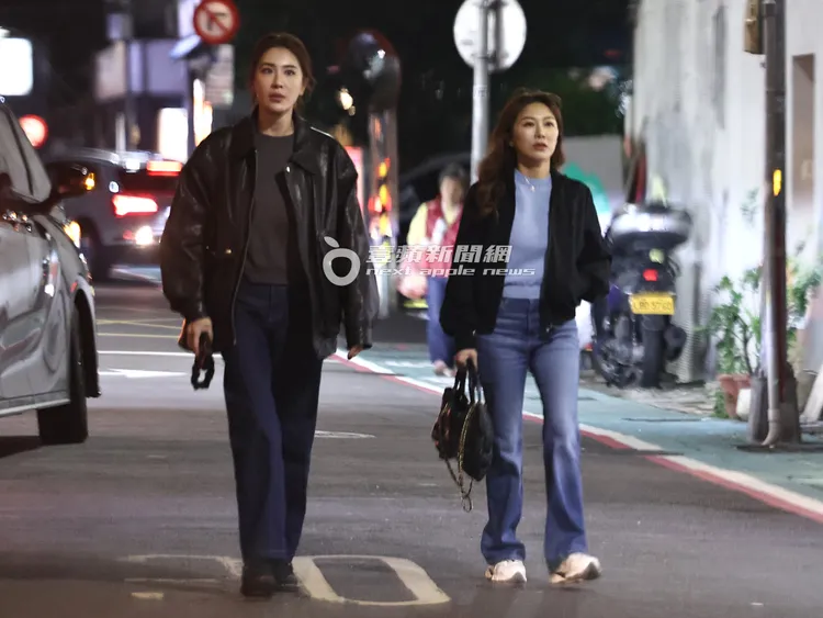 小禎（左）和佩甄來到東區巷弄。特勤中心攝