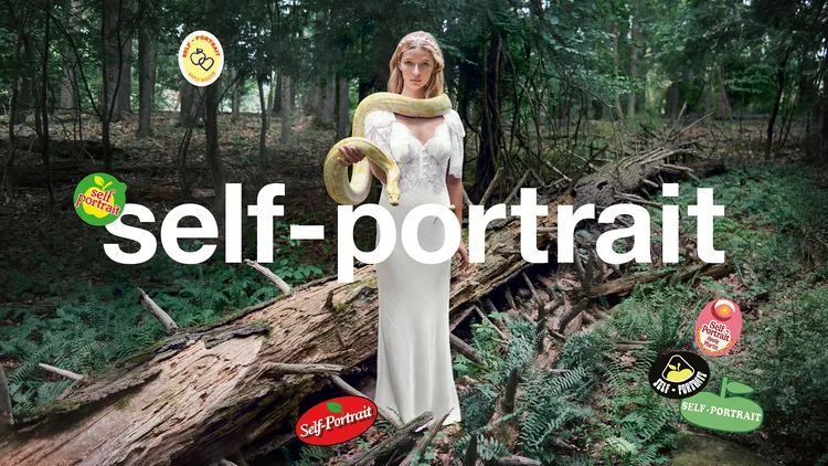 Apple Martin換上self-portrait白色蕾絲緞面長洋裝。品牌提供