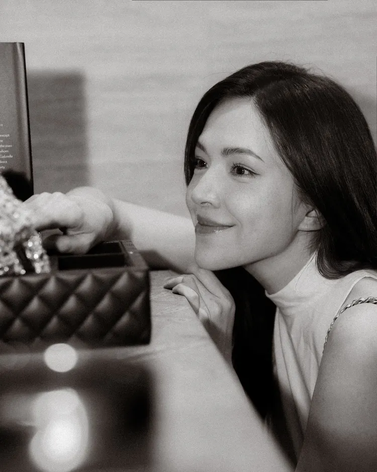 許瑋甯現身新加玻，準備欣賞香奈兒2025/26 CRUISE度假系列大秀。品牌提供