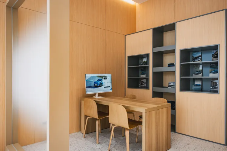 位於Kia台北旗艦店的Kia Select實體展示據點，提供專屬諮詢與專屬交車空間。業者提供